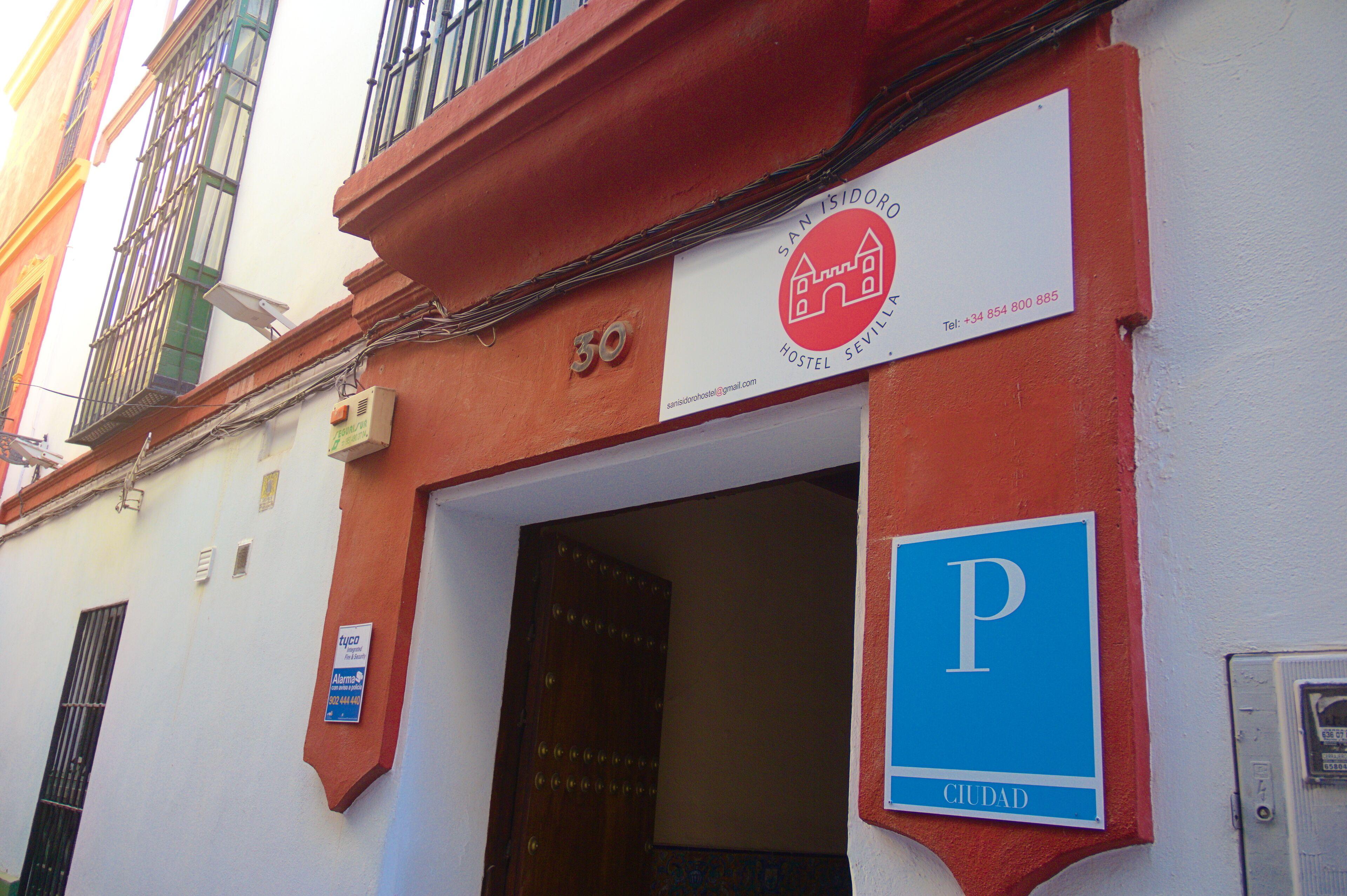 San Isidoro Hostel Sevilla - Seville — Photos 1